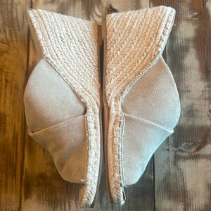 Size 10 NEW & Stylish Suede Slide👡🤎👡great transition show going into Fall 🍁